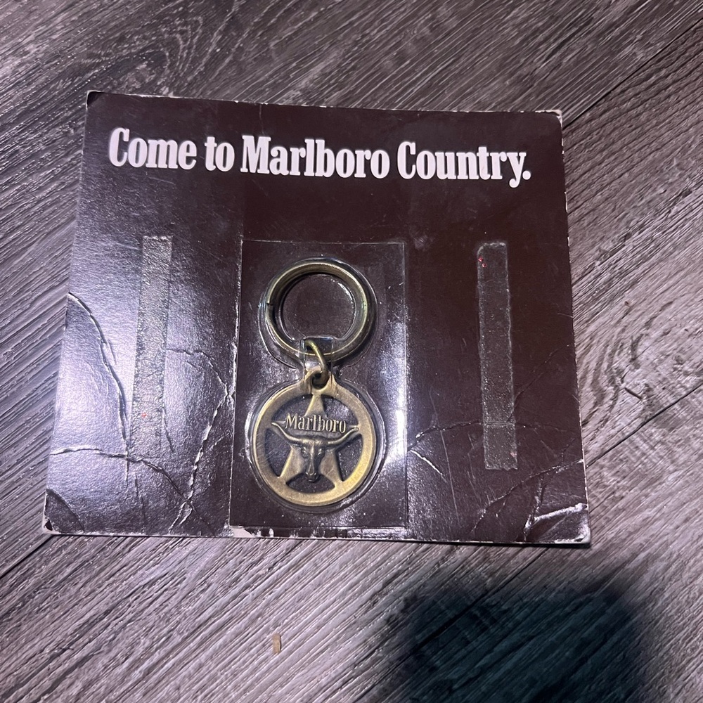 Vtg Marlboro Cigarettes Brass LONGHORN STAR Keychain Key ring advertising Steer